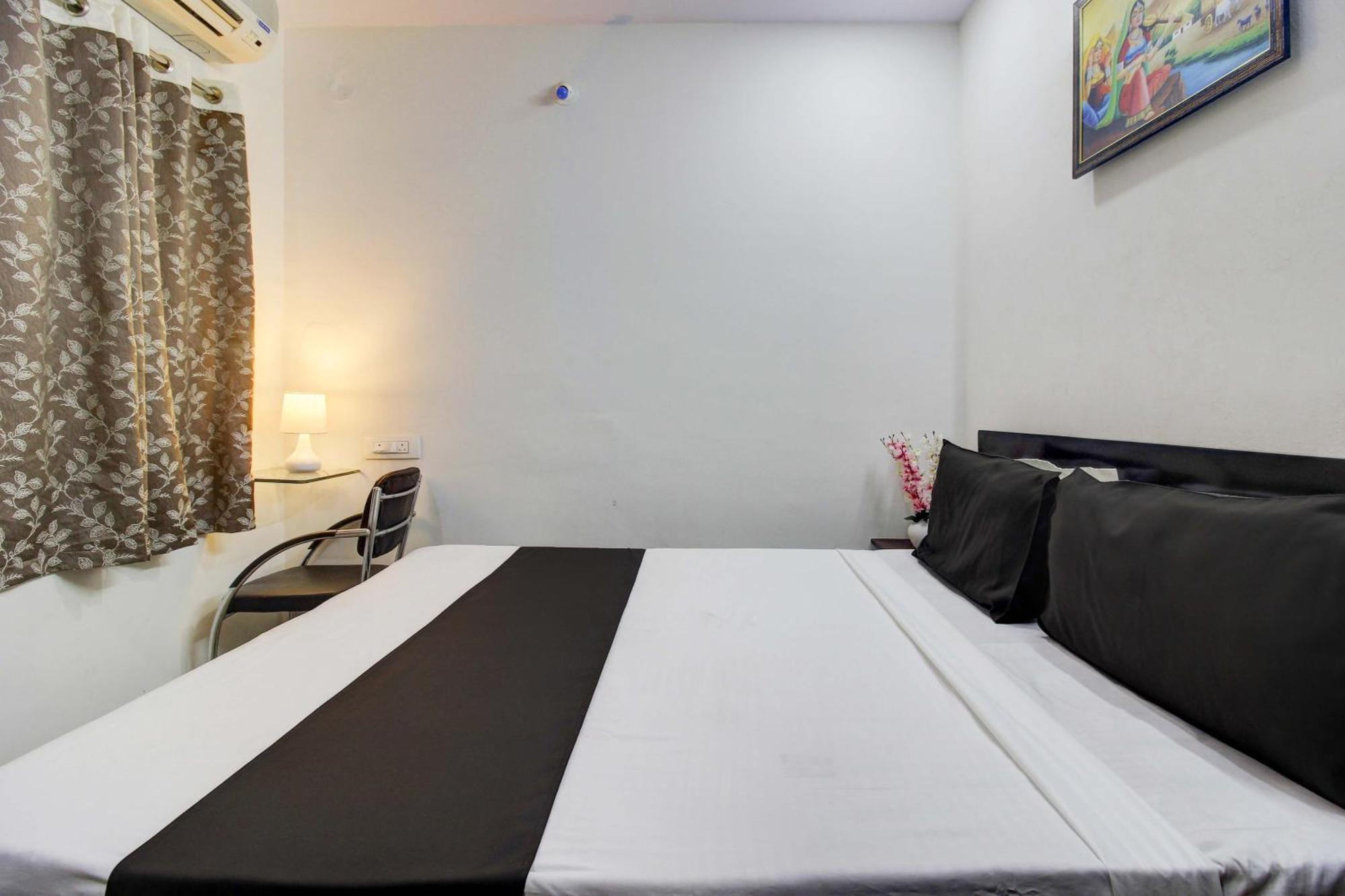 Oyo Flagship Lotus Guest Grand Inn Hyderabad Esterno foto